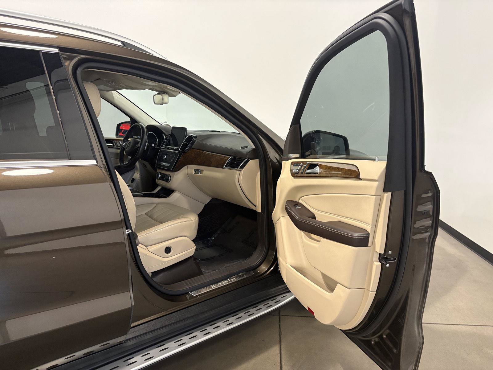 Used 2017 Mercedes-Benz GLS 450 4MATIC image 42