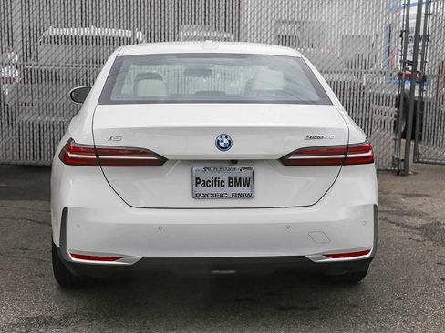 New 2026 BMW i5 eDrive40 w/ Premium Package image 5