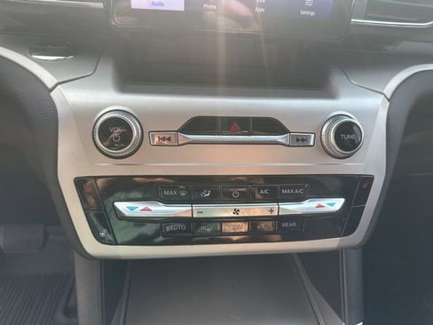 Used 2022 Ford Explorer XLT w/ Equipment Group 202A image 24