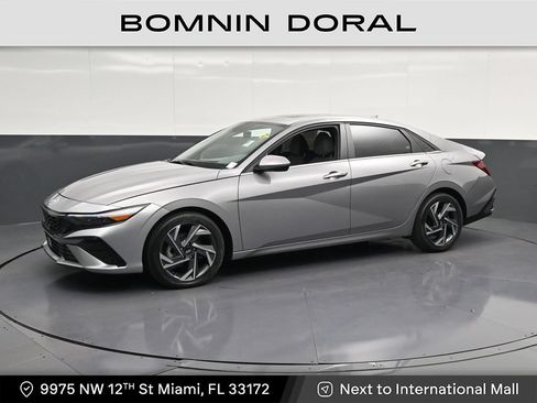 Used 2025 Hyundai Elantra SEL FWD image 1