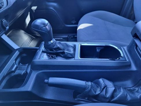 Used 2019 Toyota Tacoma TRD Off-Road image 16