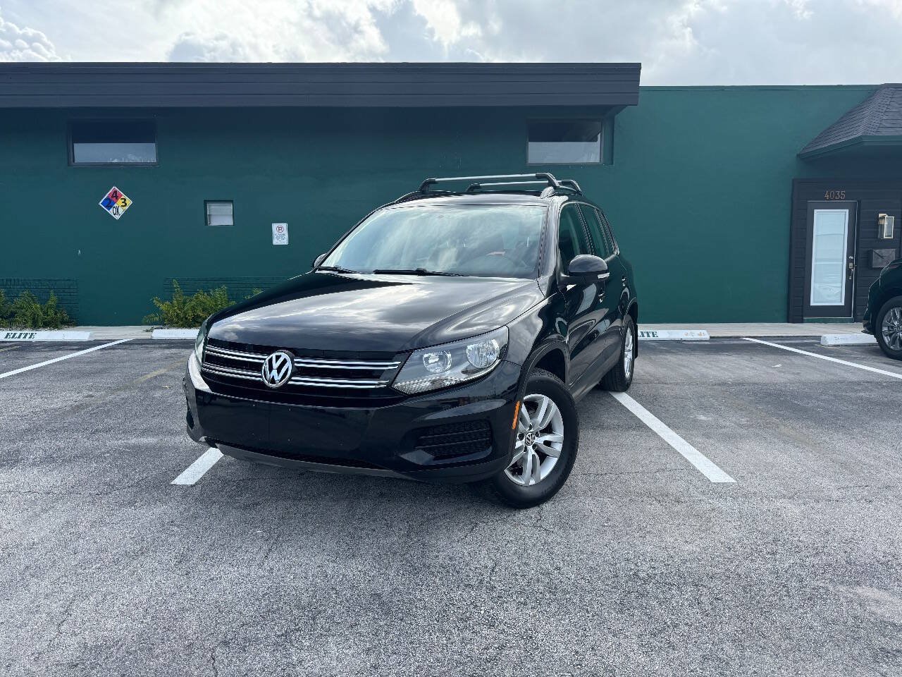 Used 2015 Volkswagen Tiguan S FWD image 1