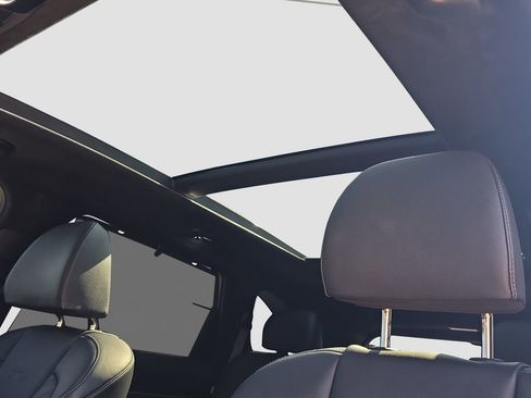 Used 2025 Kia Sorento SX Prestige image 8