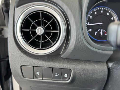 Used 2022 Hyundai Kona SE FWD image 32