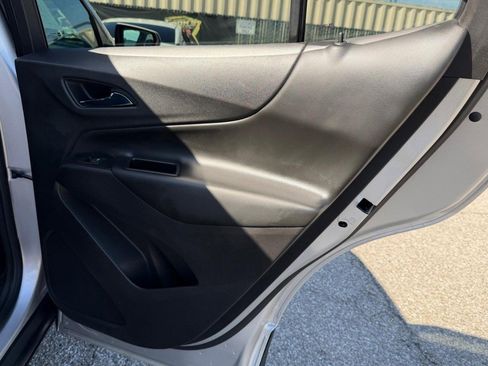 Used 2020 Chevrolet Equinox LT image 36