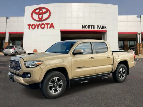 Used 2019 Toyota Tacoma TRD Sport w/ Technology Package AWD/4WD image 1