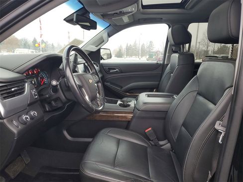Used 2019 Chevrolet Suburban LT image 6