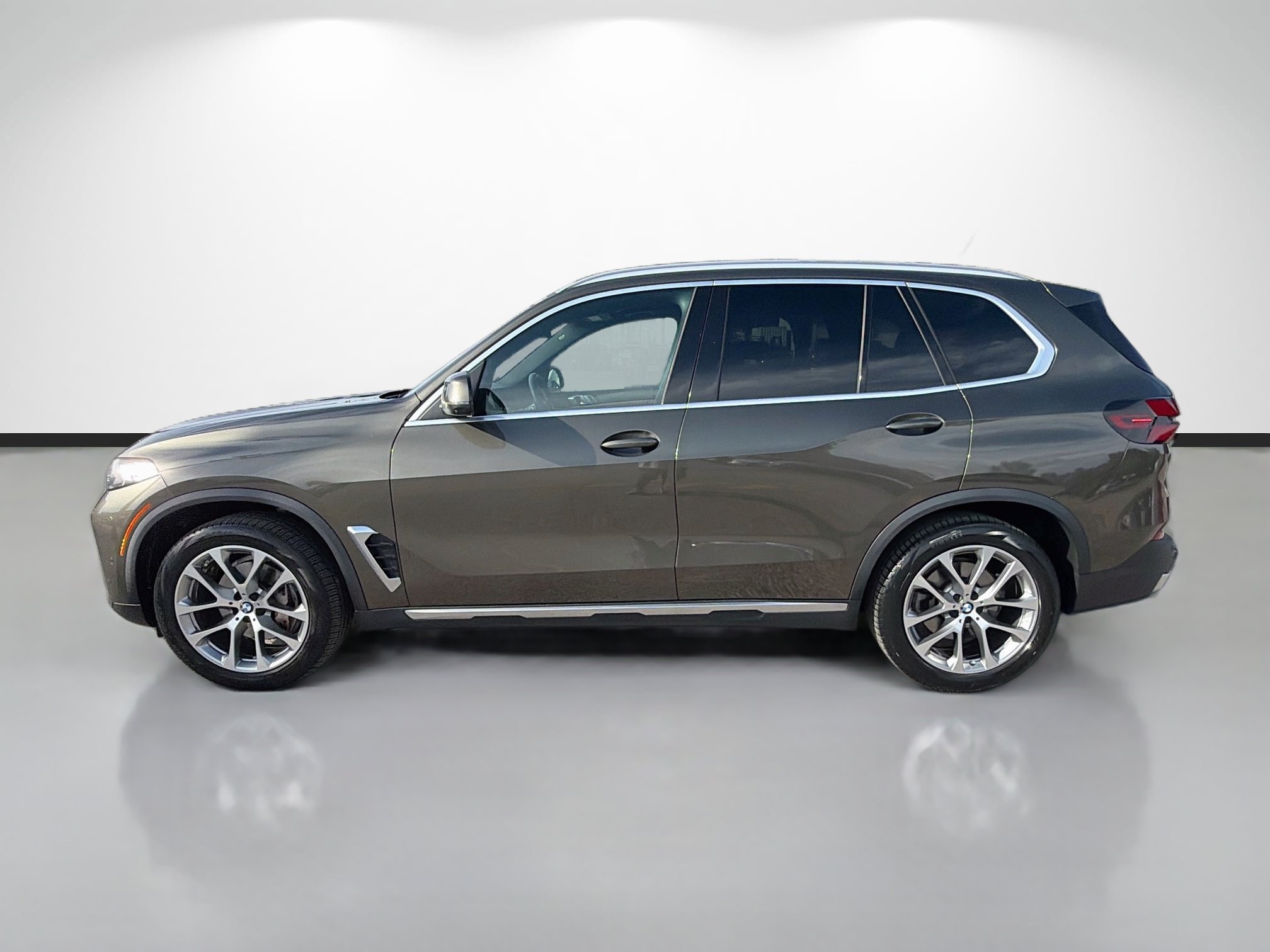 Used 2024 BMW X5 xDrive40i w/ Premium Package AWD/4WD image 6