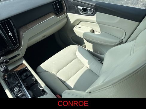 Used 2021 Volvo XC60 T6 Momentum AWD/4WD image 27