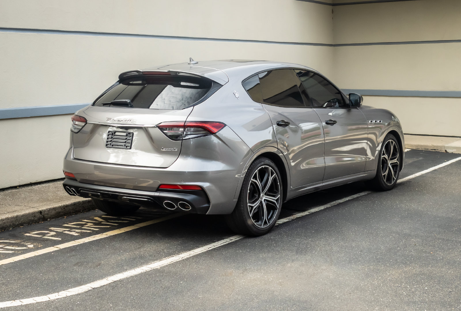 Used 2022 Maserati Levante GT AWD/4WD image 8