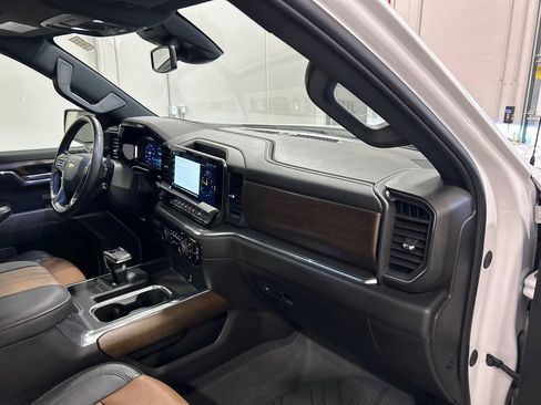 Used 2024 Chevrolet Silverado 1500 High Country w/ High Country Premium Package AWD/4WD image 39
