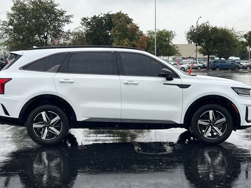 Used 2021 Kia Sorento EX w/ Panoramic Sunroof Package image 3
