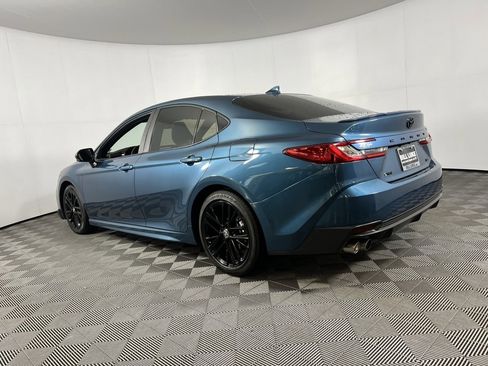 Used 2025 Toyota Camry SE image 7