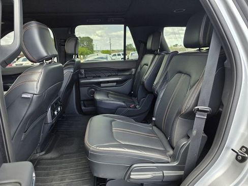 Used 2024 Ford Expedition Platinum image 17