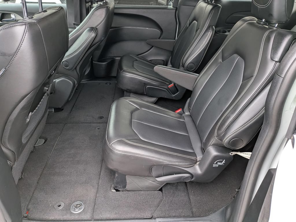 Certified 2025 Chrysler Pacifica Select FWD image 23