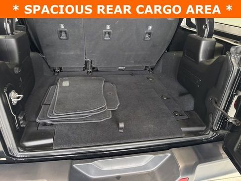 Used 2018 Jeep Wrangler Unlimited Sahara image 30