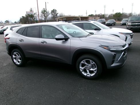 New 2026 Chevrolet Trax LS w/ LS Convenience Package image 22