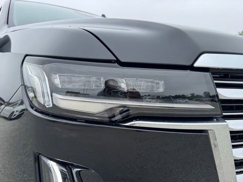 Certified 2024 Cadillac Escalade ESV Premium Luxury Platinum AWD/4WD image 9