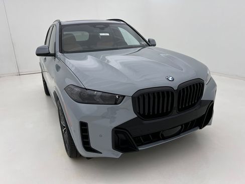 New 2026 BMW X5 xDrive40i w/ M Sport Package image 3