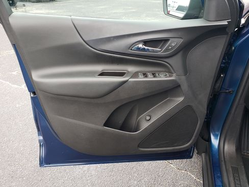 Used 2022 Chevrolet Equinox LT w/ Driver Convenience Package image 13