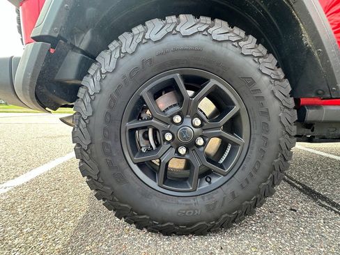 Used 2024 Jeep Wrangler Unlimited AWD/4WD image 26