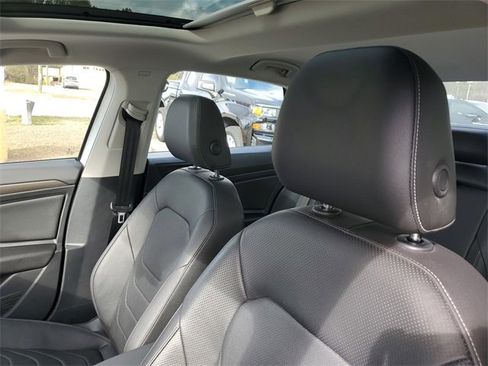 Used 2021 Volkswagen Jetta SEL Premium image 16