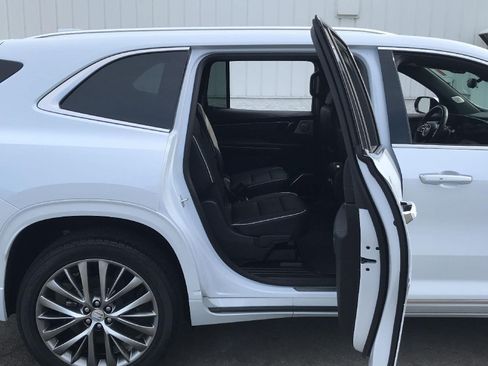 Used 2026 Buick Enclave Avenir w/ Super Cruise Package AWD/4WD image 15