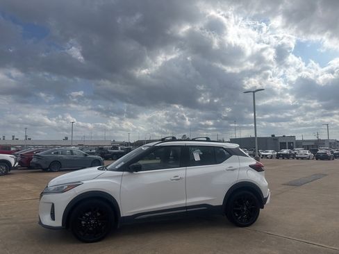 Certified 2023 Nissan Kicks SR w/ Exterior Package image 12