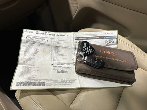 Used 2016 Jeep Grand Cherokee Limited image 48