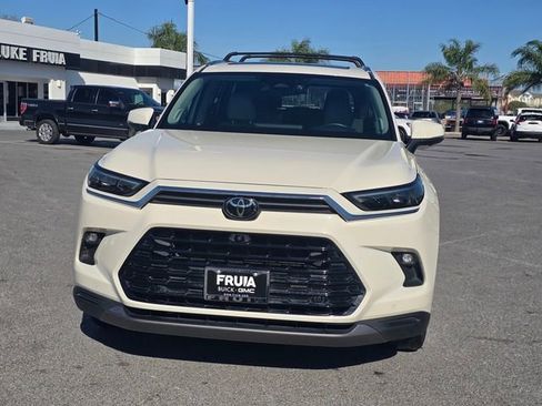 Used 2024 Toyota Grand Highlander XLE image 3