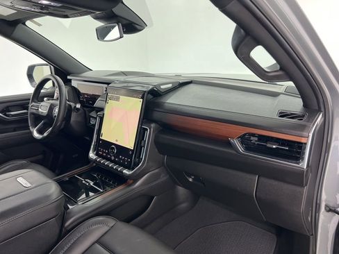 Used 2025 GMC Yukon Denali AWD/4WD image 27