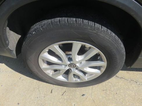 Used 2018 Nissan Rogue SV AWD/4WD image 10