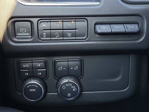 Used 2023 Chevrolet Suburban High Country w/ Premium Package 2 image 15