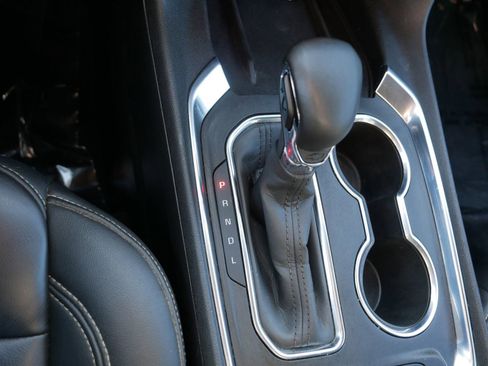 Used 2023 Chevrolet Traverse LT image 25