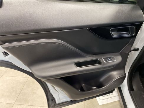 Used 2017 Jaguar F-PACE Premium image 25