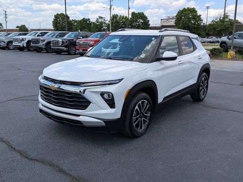 Used 2026 Chevrolet TrailBlazer LT w/ LT Cold Weather Package FWD image 7
