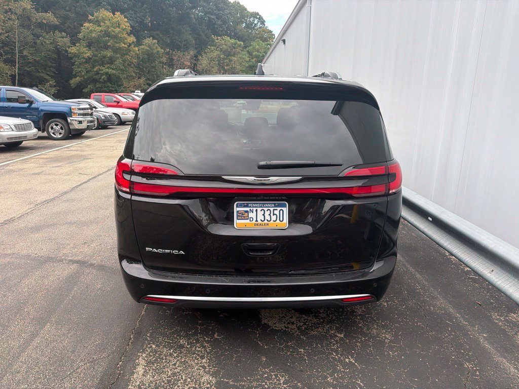 Used 2025 Chrysler Pacifica Pinnacle FWD image 11