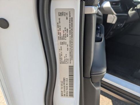 Used 2023 Jeep Grand Cherokee L Limited w/ Black Appearance Package image 30