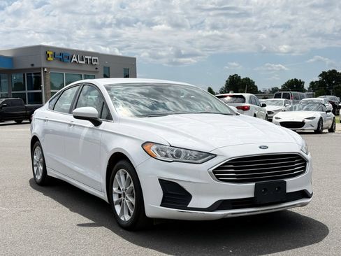 Used 2020 Ford Fusion SE FWD image 4