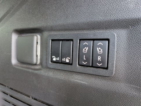 Used 2021 Chevrolet Tahoe High Country w/ Premium Package image 44