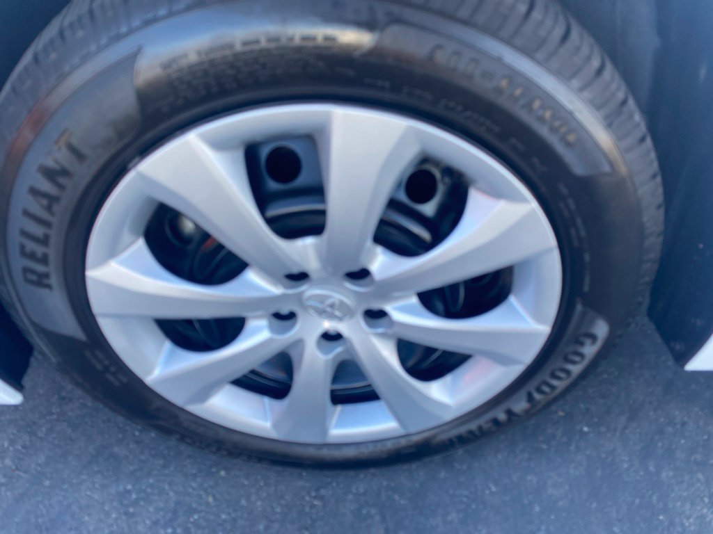 Used 2021 Toyota Corolla LE FWD image 30