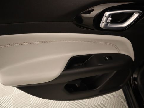 Used 2025 Jeep Compass Limited image 15