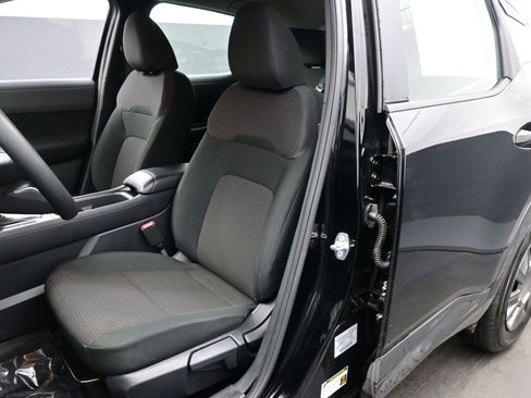 Used 2025 Nissan Kicks S image 11