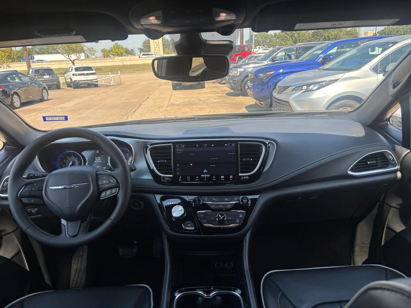 Used 2025 Chrysler Pacifica Limited FWD image 37