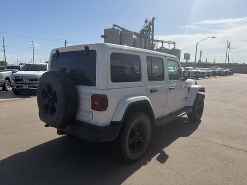 Used 2020 Jeep Wrangler Unlimited Sahara AWD/4WD image 3