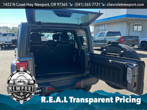 Used 2019 Jeep Wrangler Unlimited Sahara AWD/4WD image 38