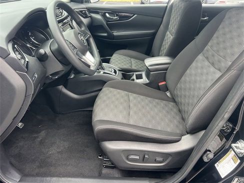 Used 2020 Nissan Rogue Sport SV image 18