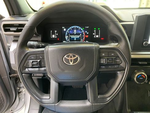 Used 2025 Toyota Tacoma SR5 AWD/4WD image 32