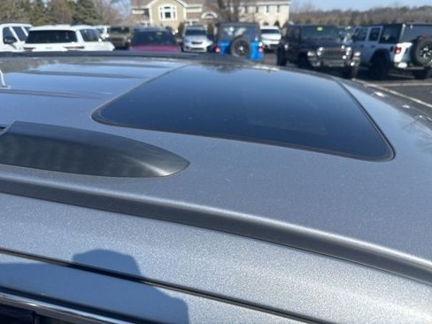 Used 2018 Jeep Grand Cherokee Limited image 13