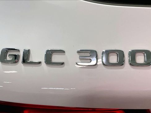 Used 2021 Mercedes-Benz GLC 300 4MATIC image 10